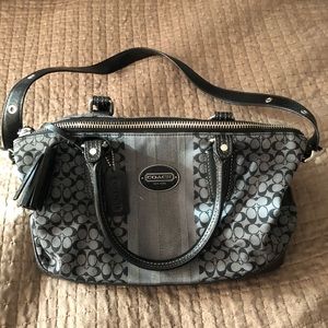 Coach bag. G1220-21152. Rarely used.